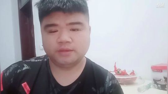我在斗鱼看做个疯子直播户外