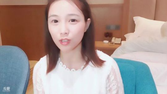 我在斗鱼看百变姑姑肖淑洁直播户外