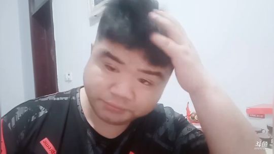 我在斗鱼看做个疯子直播户外