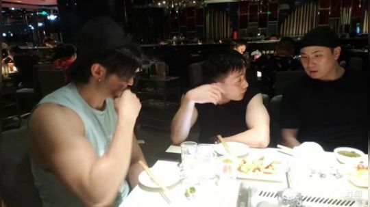 登月团丶离去发布了一个斗鱼视频2019-05-19