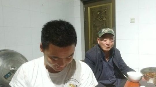 宵夜龙虾脱水面。 2019-05-18 23点场