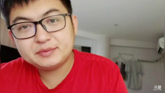 我在斗鱼看火力堂主直播户外