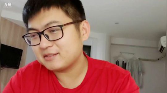 我在斗鱼看火力堂主直播户外