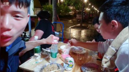 徒搭三峡，万州出发，徒步去武汉嘉年华 2019-05-19 22点场