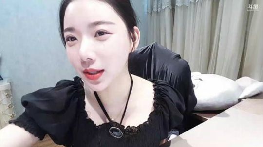 小姨子：520快乐。过敏了我 2019-05-20 16点场
