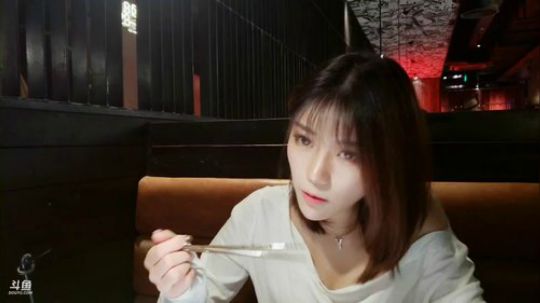 偷到尛星星了吗发布了一个斗鱼视频2019-05-20