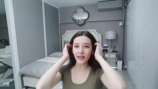 我在斗鱼看昕电图丶昕昕Sama直播户外