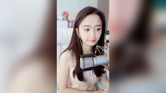 登月团丶离去发布了一个斗鱼视频2019-05-20