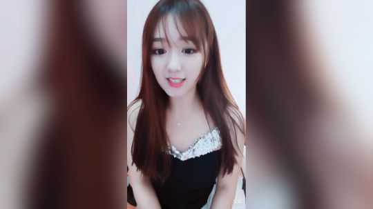 我在斗鱼看尛小钰直播颜值