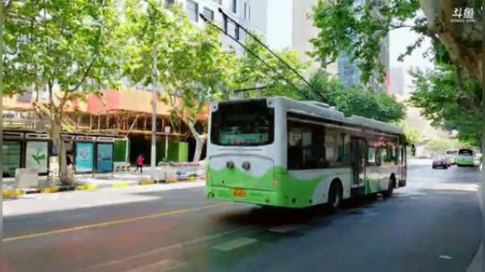 我在斗鱼看火力堂主直播户外