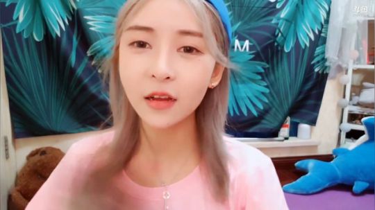 偷到尛星星了吗发布了一个斗鱼视频2019-05-24
