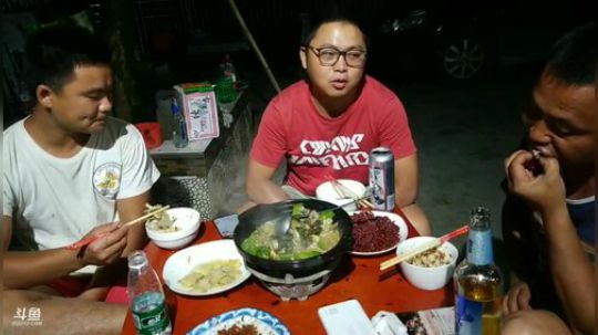 晚上抓牛蛙。 2019-05-24 22点场