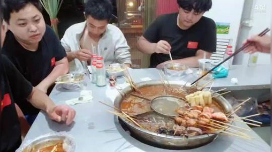 徒搭武汉嘉年华、出发荆州。 2019-05-24 23点场