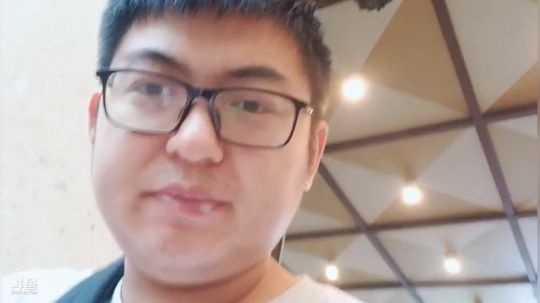 我在斗鱼看火力堂主直播户外