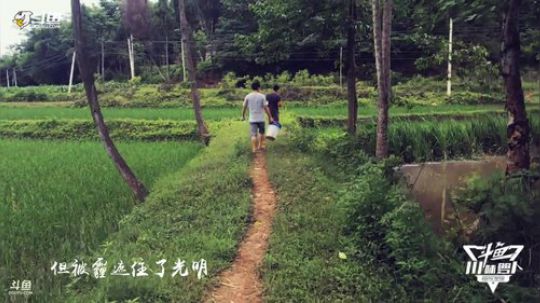 风里雨里，川味箩卜等你...