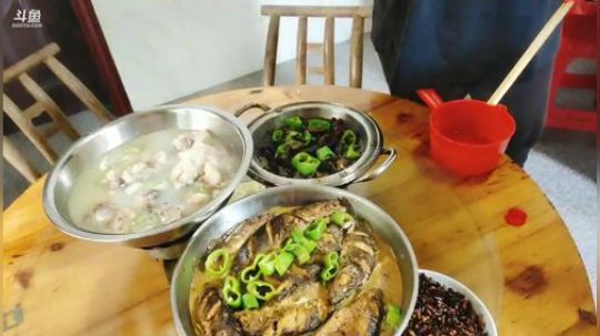 讲个笑话老二扣黄鳝。 2019-05-29 17点场