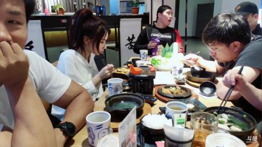 今天带小姐姐练臀 2019-05-29 20点场