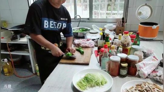 讲个笑话老二扣黄鳝。 2019-05-29 15点场