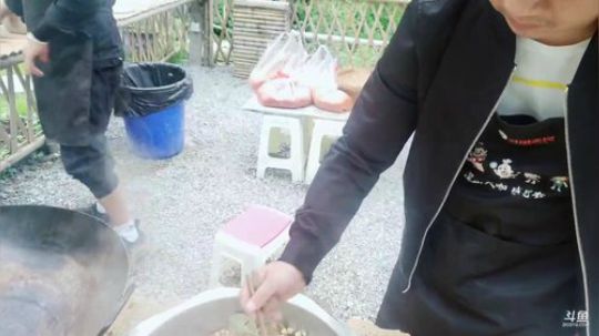 制作油辣子，红烧牛肉(≧ω≦)/ 2019-05-29 14点场