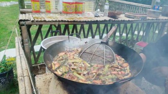 制作油辣子，红烧牛肉(≧ω≦)/ 2019-05-29 16点场