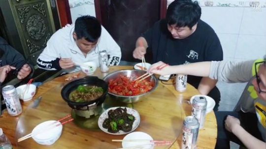 放毒时间：蒜香小龙虾盘鳝。 2019-05-29 22点场