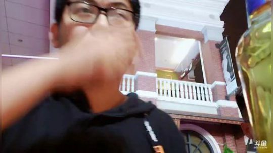 我在斗鱼看火力堂主直播户外