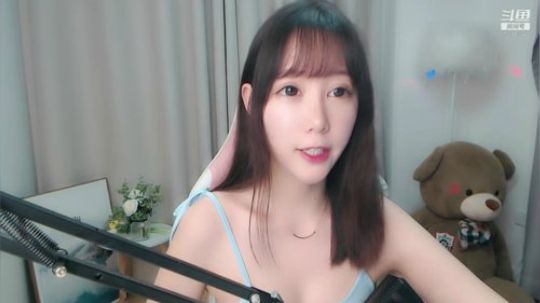 我在斗鱼看珂珂宝丶直播颜值横屏