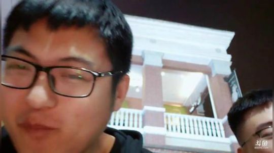 我在斗鱼看火力堂主直播户外