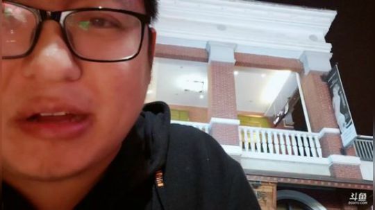 我在斗鱼看火力堂主直播户外