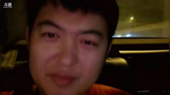 我在斗鱼看火力堂主直播户外