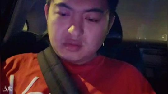 我在斗鱼看火力堂主直播户外