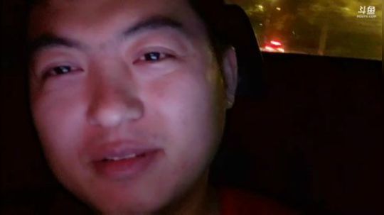 我在斗鱼看火力堂主直播户外