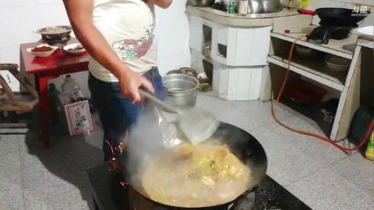 麻辣小龙虾红烧排骨清蒸鳜鱼 2019-06-02 18点场