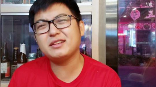 我在斗鱼看火力堂主直播户外