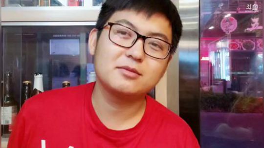 我在斗鱼看火力堂主直播户外