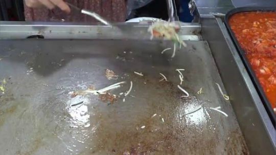 - 闷头就是造的一家人-外景吃播