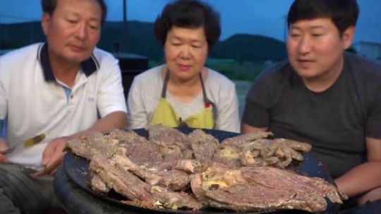 - 闷头就是造的一家人- 黄油大蒜花灯心牛排