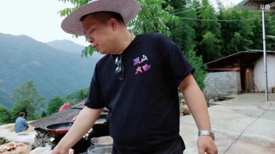 《高山人家乡民的晚餐》(≧ω≦)/ 2019-06-02 16点场