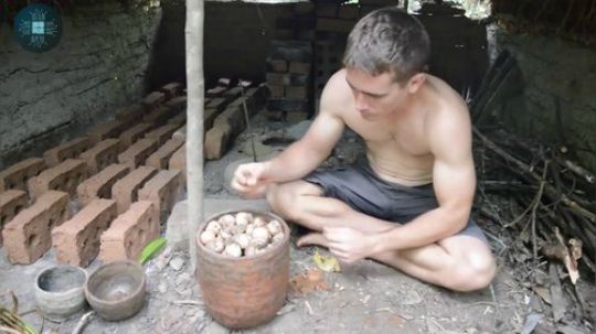 原始科技第45弹：澳洲小哥要开米粉摊喽，野生植物做淀粉-