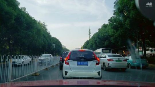 黑板君爱喝酸奶发布了一个斗鱼视频2019-06-04