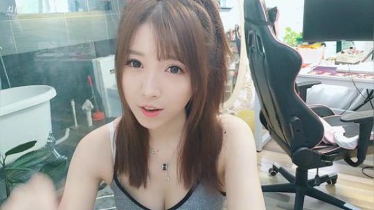 偷到尛星星了吗发布了一个斗鱼视频2019-06-04
