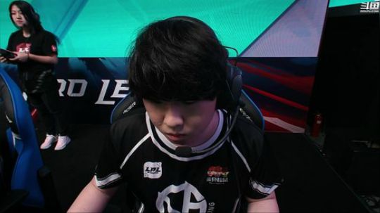 丷女帝发布了一个斗鱼视频2019-06-04