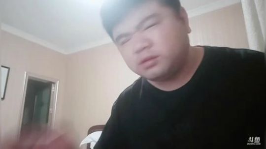 我在斗鱼看做个疯子直播户外