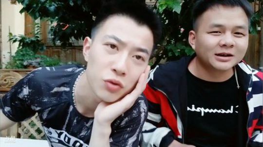 户外遛狗王飞哥发布了一个斗鱼视频2019-06-04