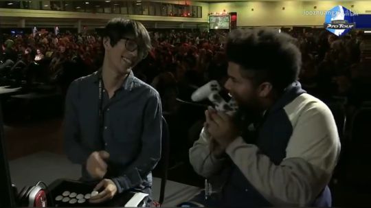 -MenaRD vs Mago