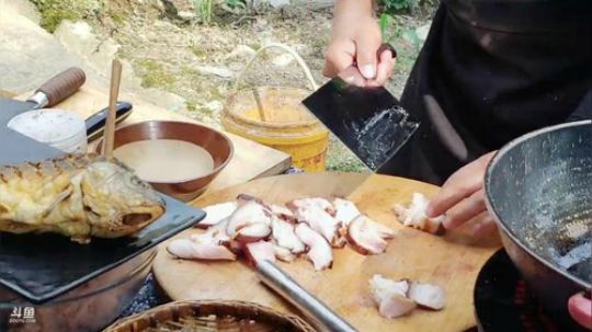 高山人家乡民的晚餐(≧ω≦)/ 2019-06-04 16点场