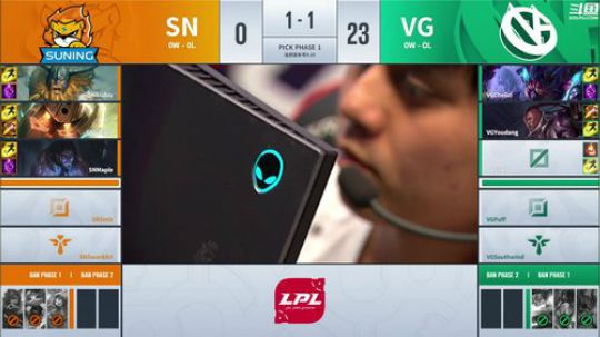 我在斗鱼看英雄联盟赛事直播英雄联盟