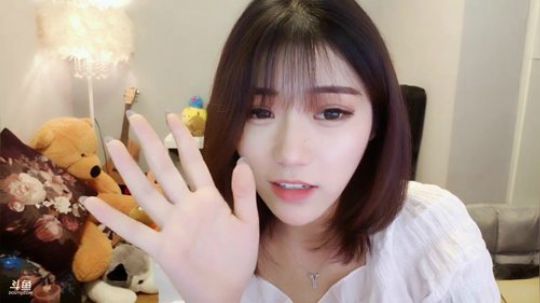 我本善良72发布了一个斗鱼视频2019-06-05