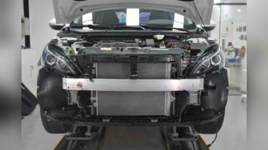 标致308是我们见过用料最猛的10万元车，没有之一！