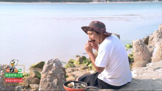 我在斗鱼看野食小哥直播美食